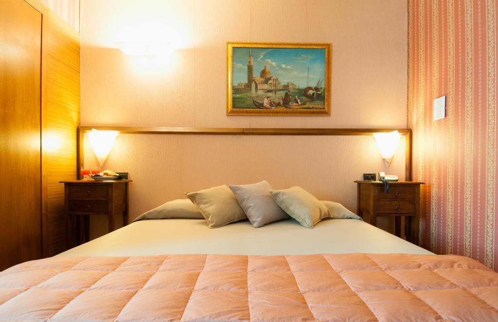 Hotel Antica Badia Volterra Habitación foto